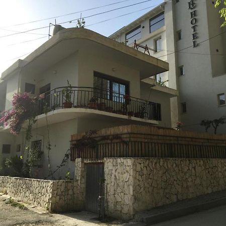 Private Apartment At Guest House Hektor & Aferdita Вльора Екстер'єр фото