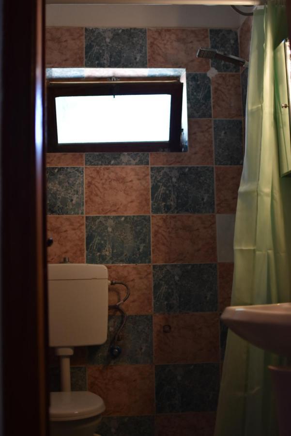 Private Apartment At Guest House Hektor & Aferdita Вльора Екстер'єр фото